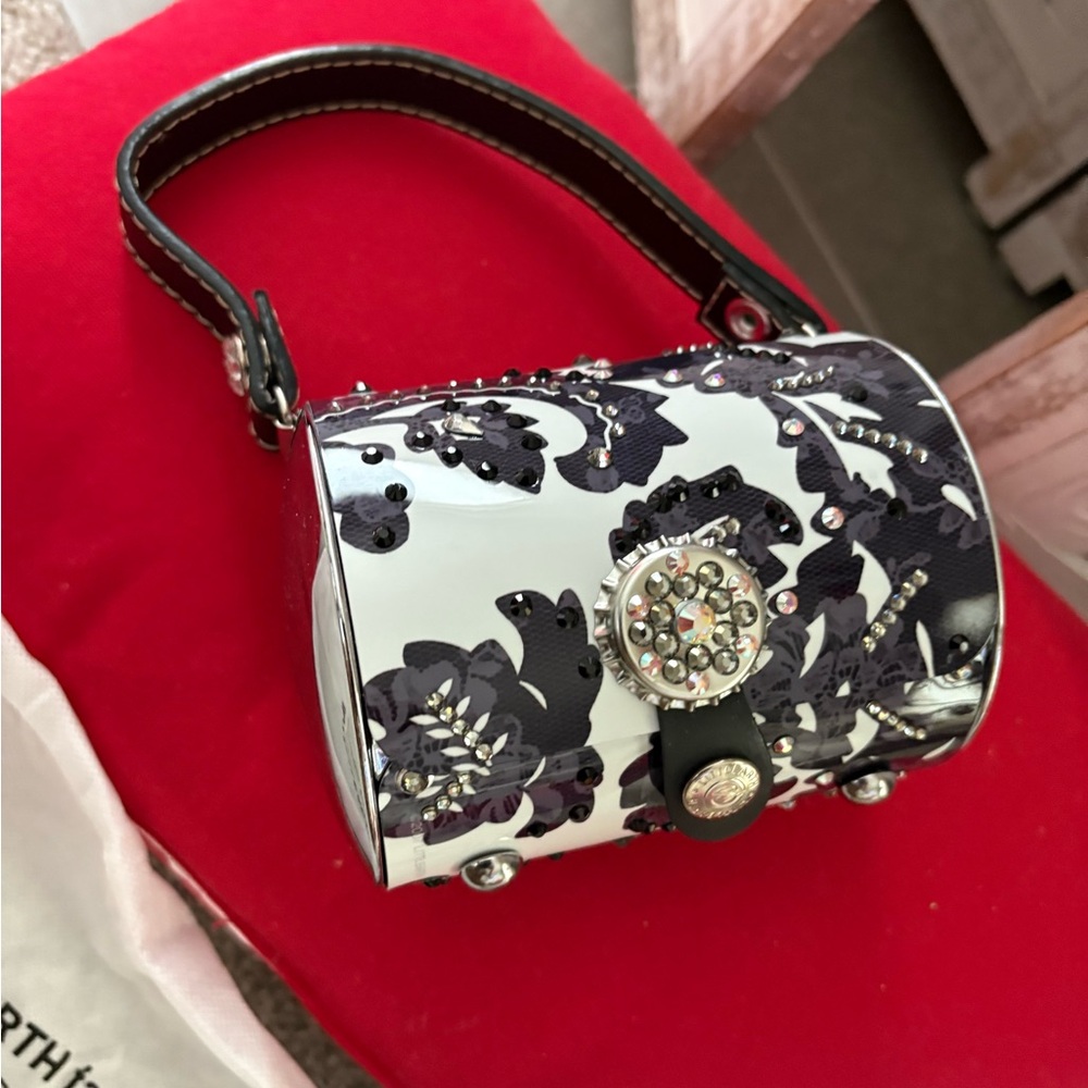 The LITTLE EARTH Handbag